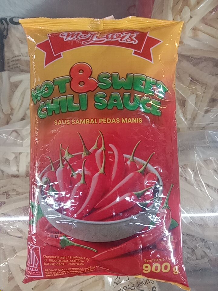 MC Lewis Hot and Sweet Chili Sauce 900 Gram