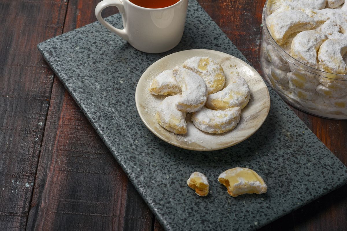 Kue Putri Salju Kacang Mede 400 Gram