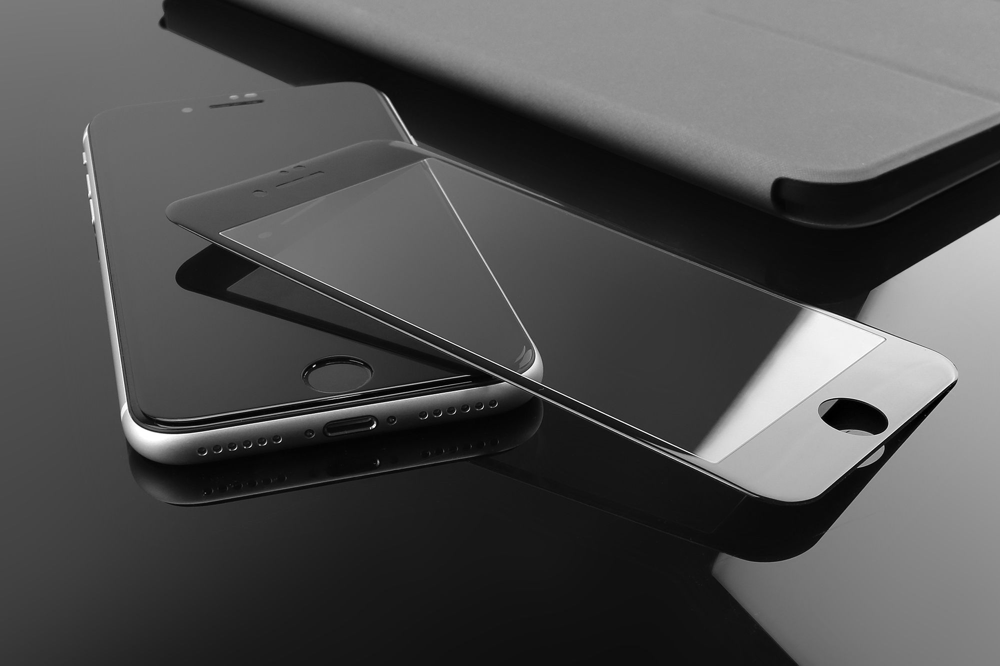 Tempered Glass iPhone SE 3 2022/2020 8/7 SwitchEasy Glass Pro FC Clear